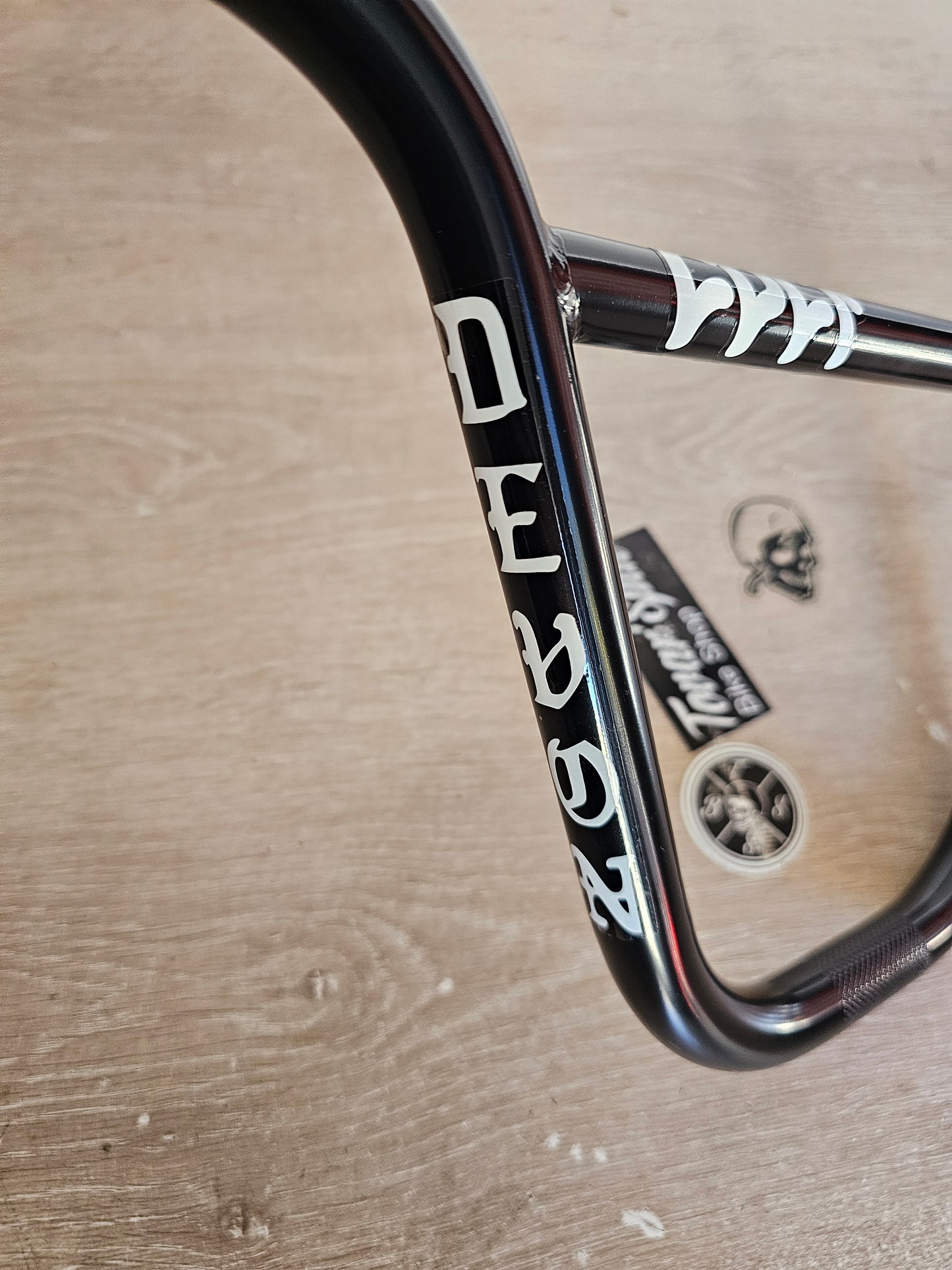 Cult devon bar 9.5" negro o cromo