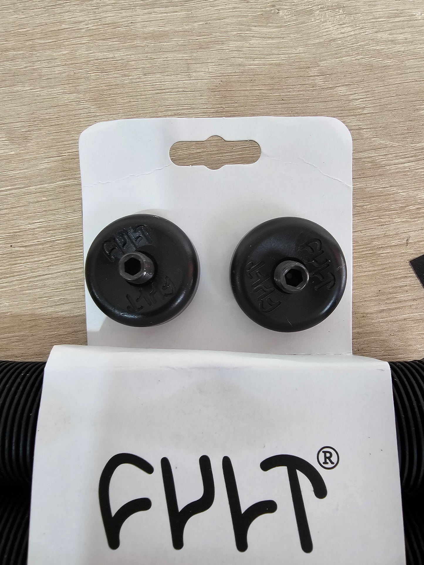 Cult crew grips