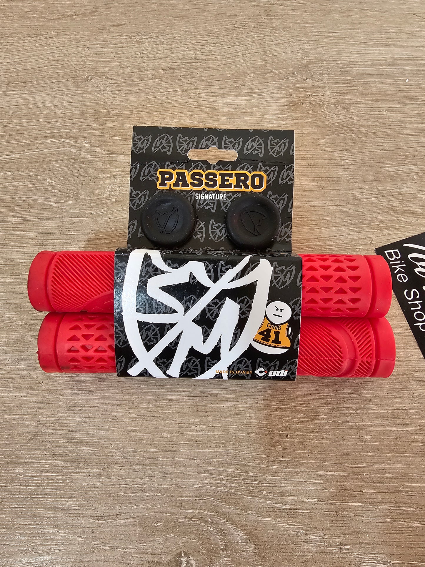 Grips S&M passero , negro , morado , rojo y transparente