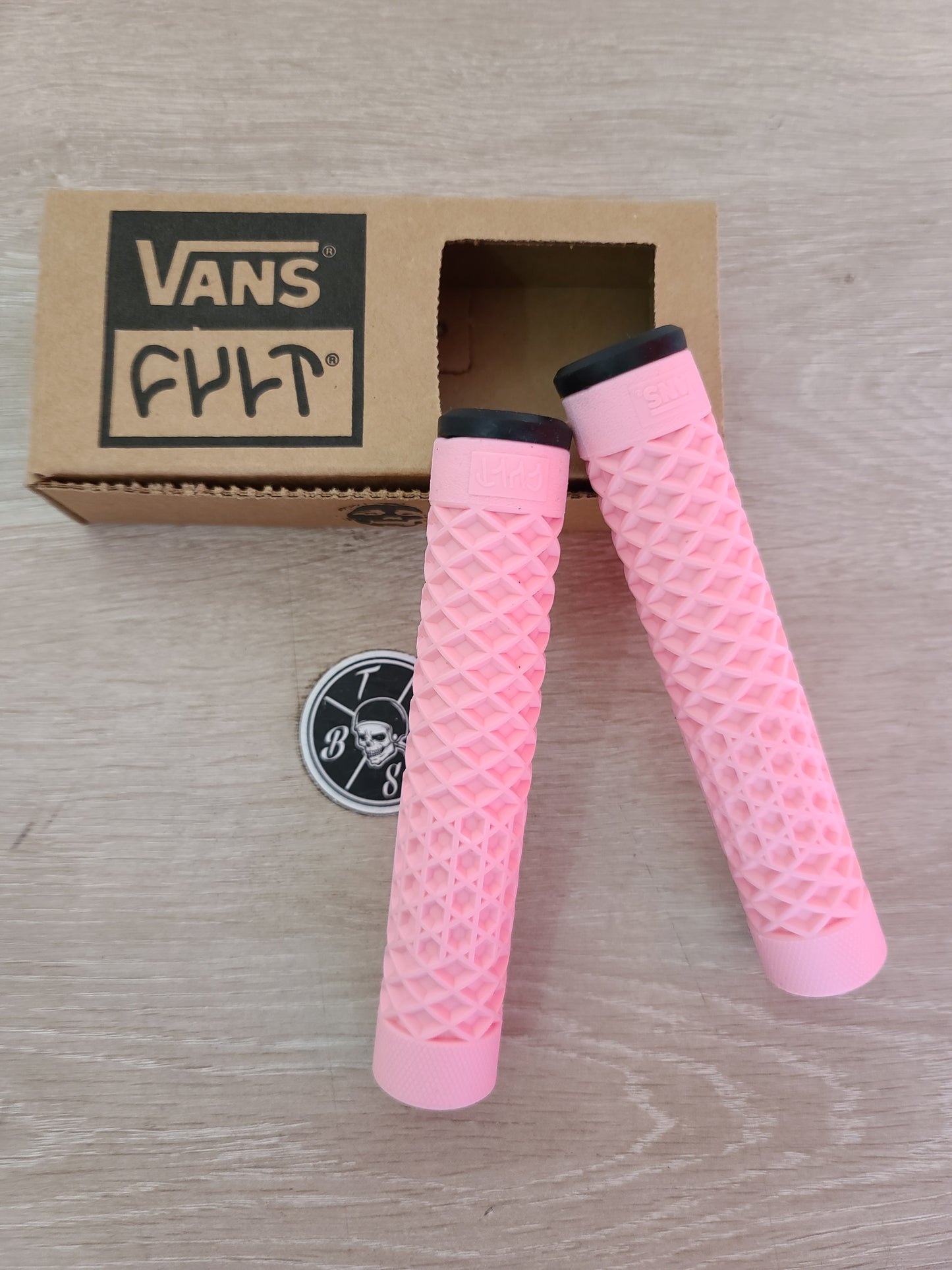 Cult vans grip , negro , goma , morado , blanco
