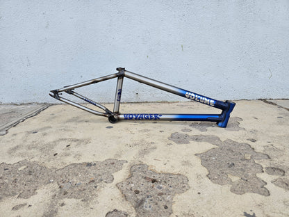 volume voyager v2 frame 20.75"