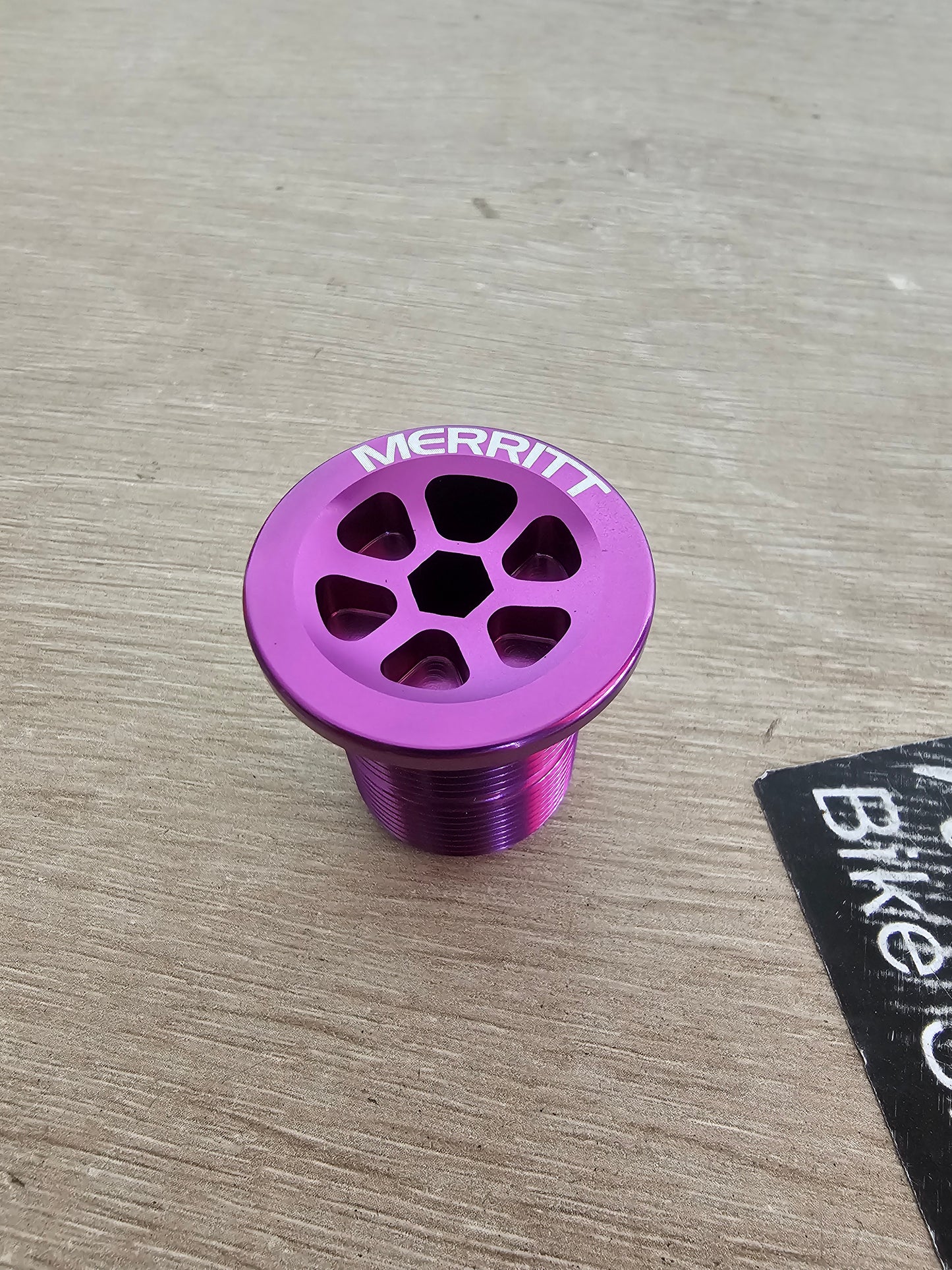Tapon de Horquilla merritt M24 negro , cromo y morado