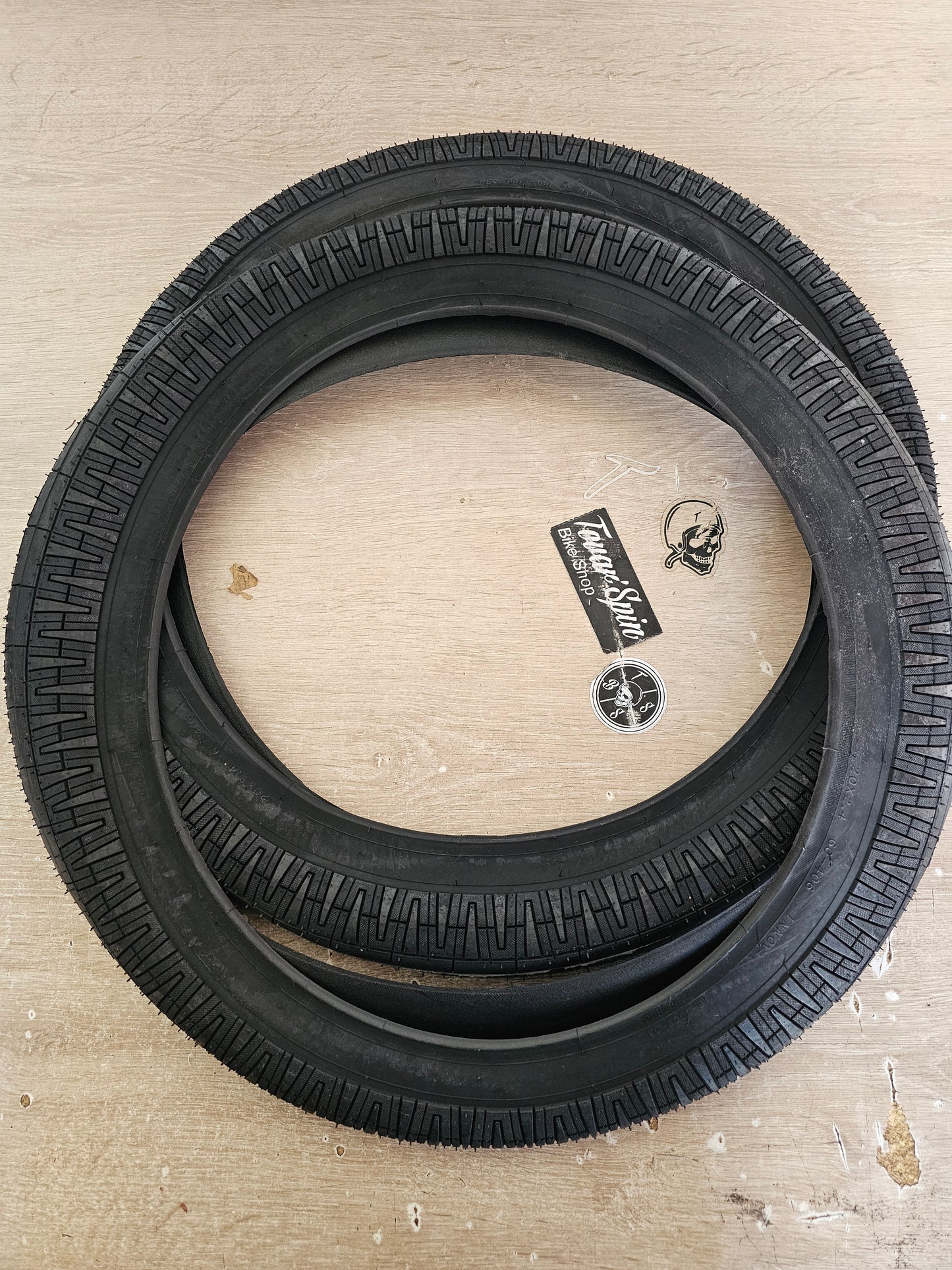 Llanta innova 20.40 c/u