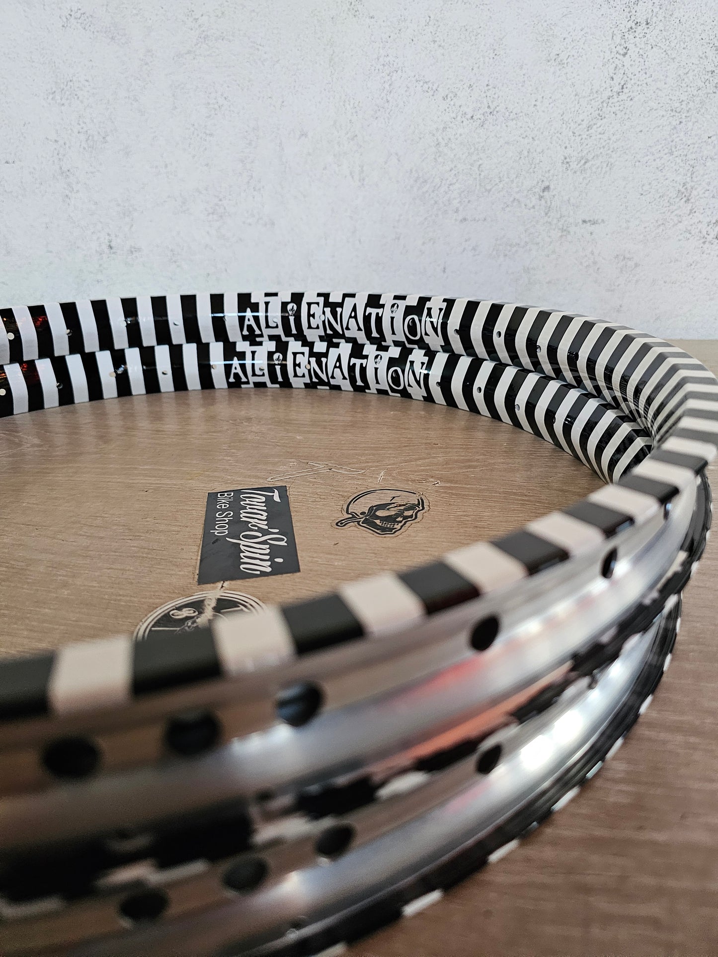 alienatoin vandal  22" c/u