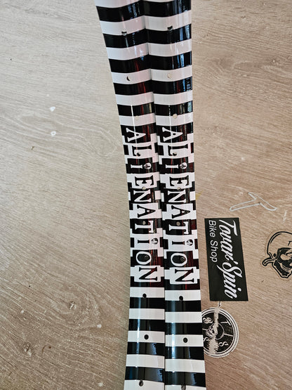 alienatoin vandal  22" c/u