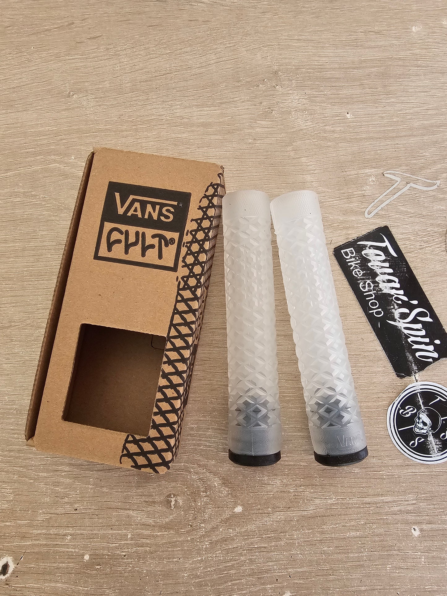 Cult vans grip , negro , goma  , morado , blanco