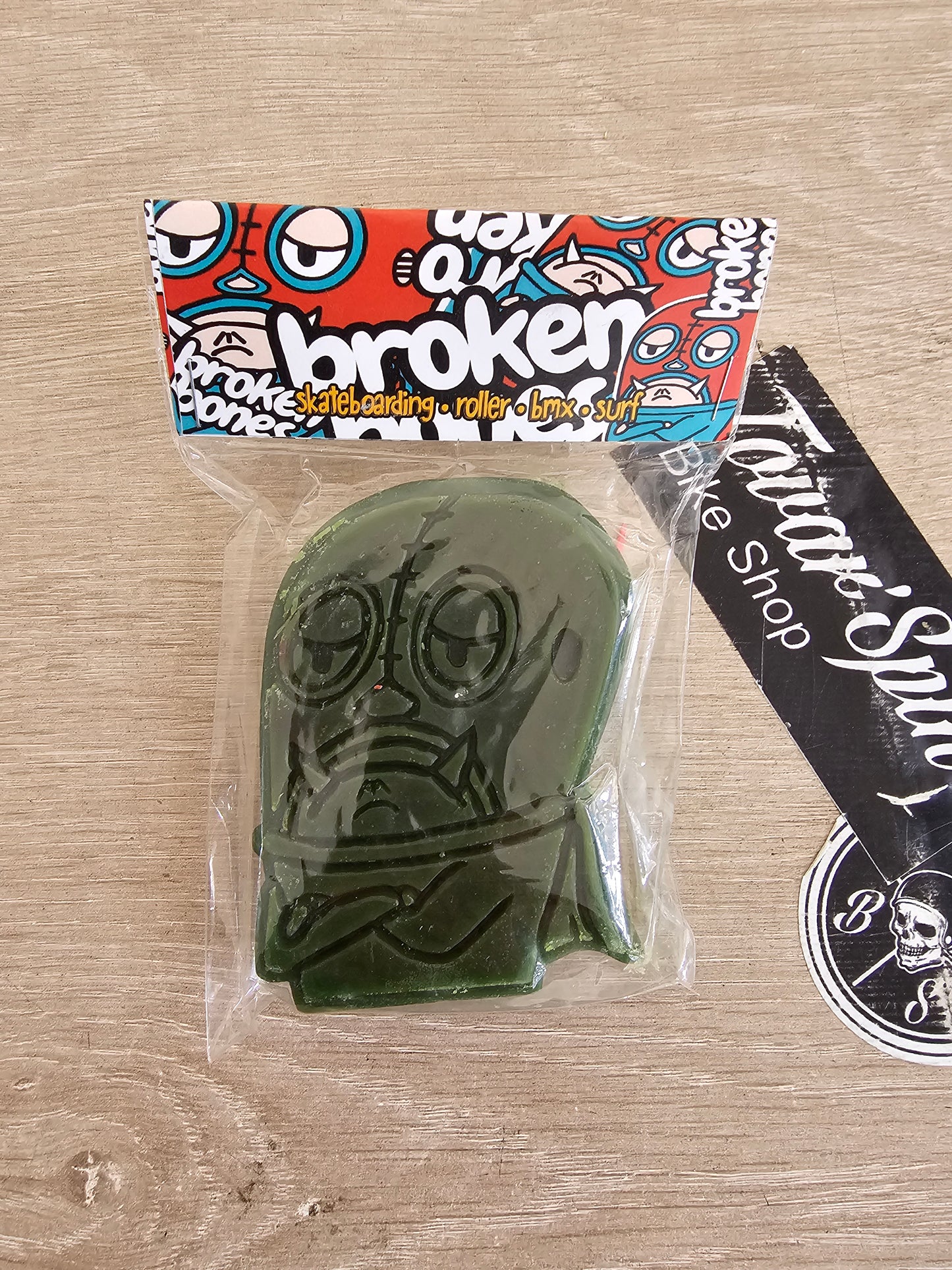 Cera para reliar broken bones