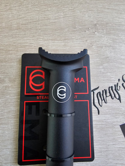 cinema pivotal/stealth  negro y cromo
