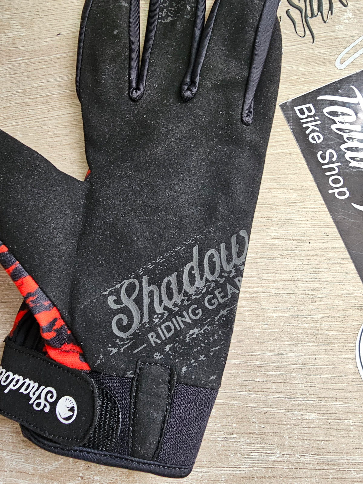 guantes shadow tie dye