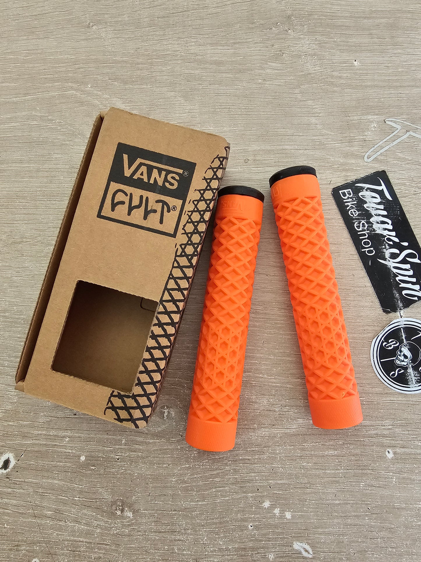 Cult vans grip , negro , goma  , morado , blanco