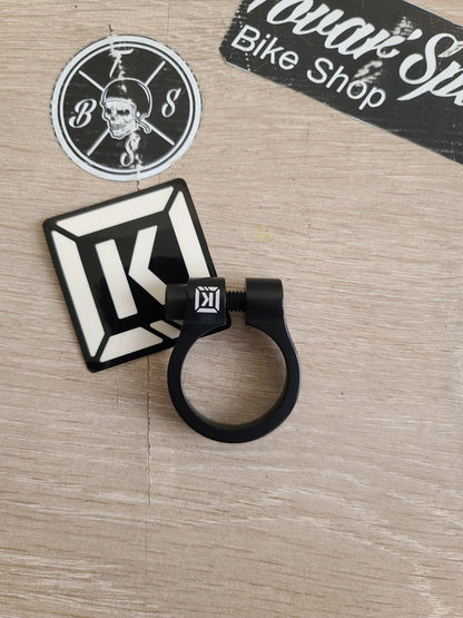 Abrazadera de asiento kink