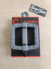 Cargar imagen en el visor de la galería, Cinema tilt pedal negro,gris,rojo
