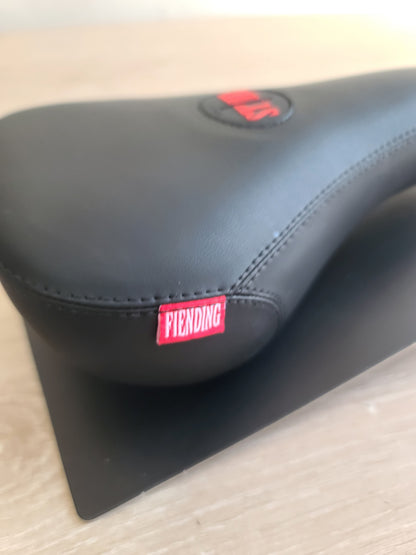 Fiend lewis mills negro y blanco